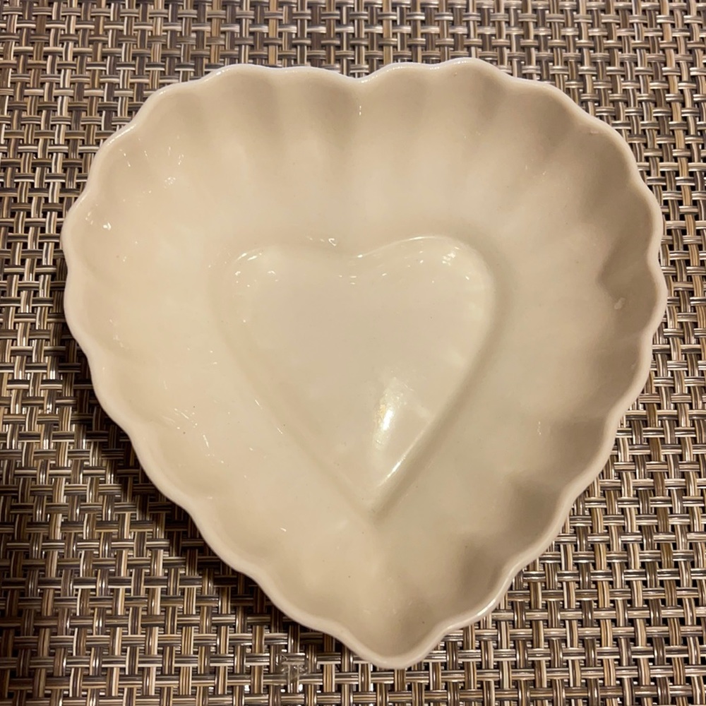 BELLEEK  IRELAND HEART